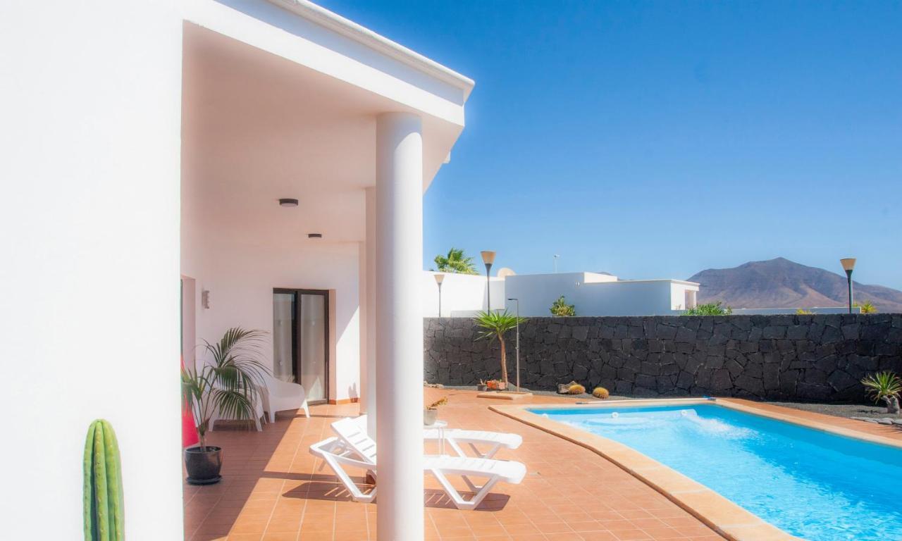El Jardin De Juanita - Rooms Playa Blanca  Exteriör bild